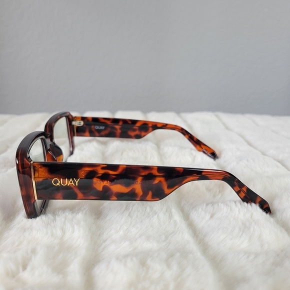 QUAY // ltd ed rectangle bevel tortoise frame blue light glasses main image 5